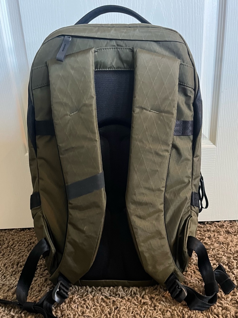 Able Carry Daily Plus backpack (21l) in x-pac olive green - Picture 2 of 5
